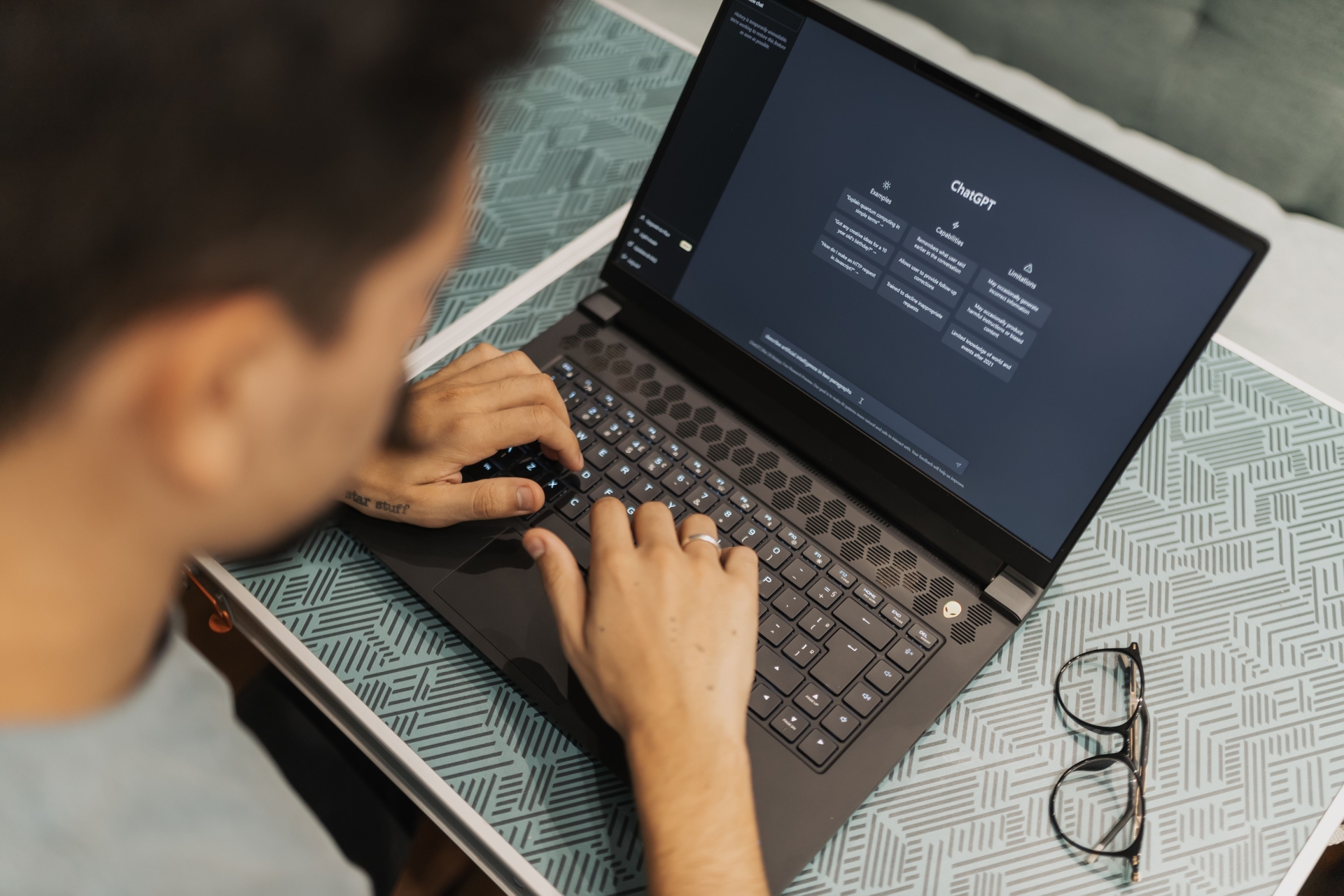 Sử dụng ChatGPT hiệu quả trên laptop